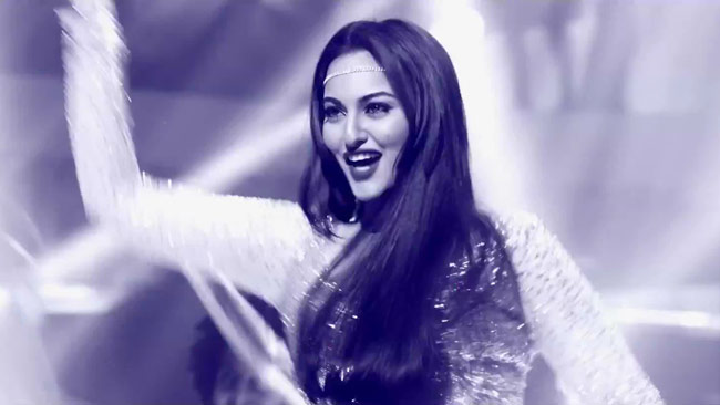 'थैंक गॉड इट्स फ्राइडे' में आइटम सोनाक्षी  | बोल्ड हसीनाएं