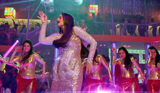 'थैंक गॉड इट्स फ्राइडे' में आइटम सोनाक्षी  | बोल्ड हसीनाएं