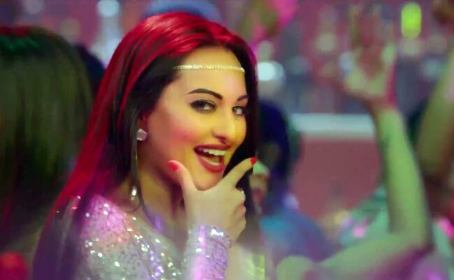 'थैंक गॉड इट्स फ्राइडे' में आइटम सोनाक्षी  | बोल्ड हसीनाएं