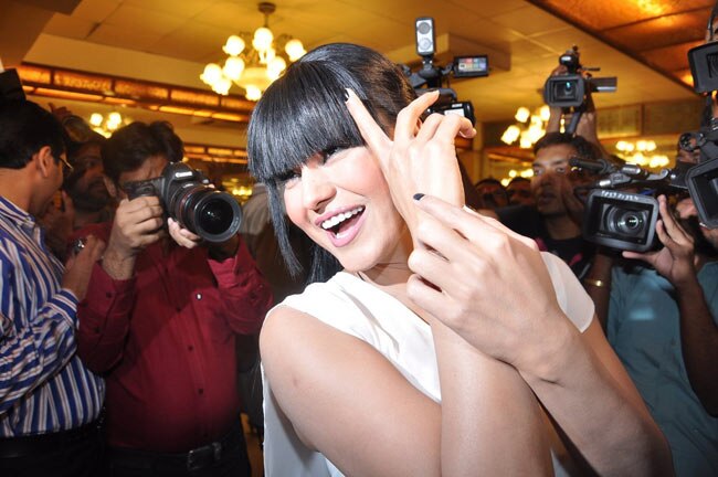 वीना मलिक ने तोड़ा 'दबंग' का अनोखा 'किस' रिकॉर्ड |  विवादित फोटो