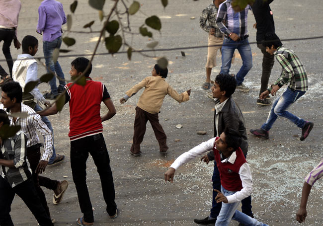 मासूम से स्‍कूल में रेप, लोगों का भड़का गुस्‍सा