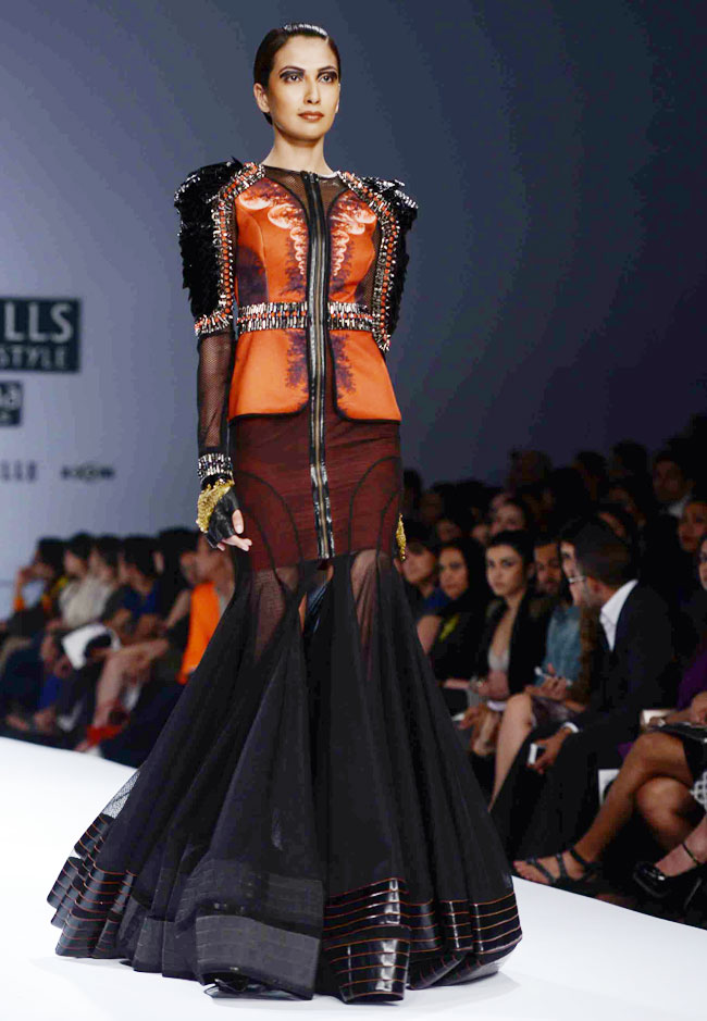 वि‍ल्‍स इंडि‍या फैशन वीक: दूसरे दिन के जलवे...