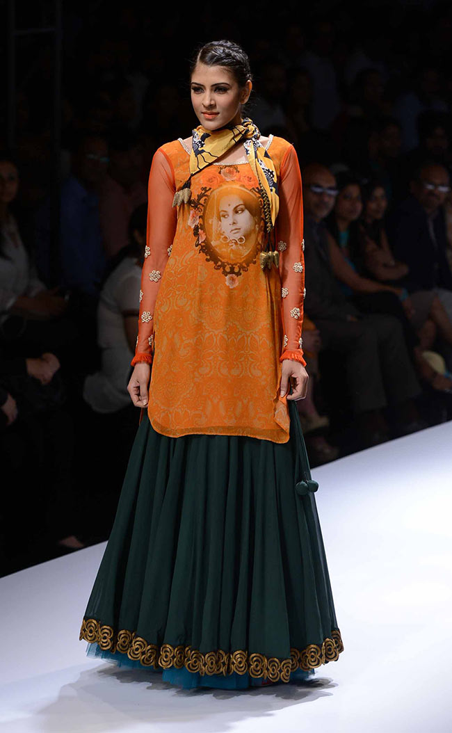 वि‍ल्‍स इंडि‍या फैशन वीक: तीसरे दिन की तस्‍वीरें...| मॉडलों के जलवे