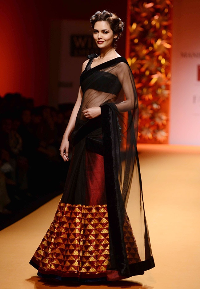 वि‍ल्‍स इंडि‍या फैशन वीक: तीसरे दिन की तस्‍वीरें...| मॉडलों के जलवे