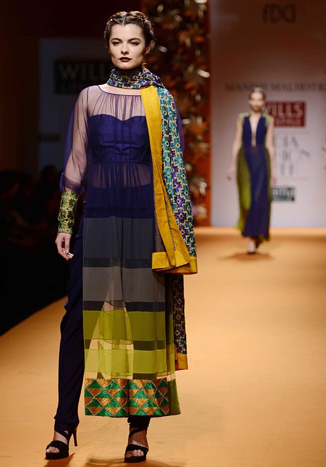 वि‍ल्‍स इंडि‍या फैशन वीक: तीसरे दिन की तस्‍वीरें...| मॉडलों के जलवे