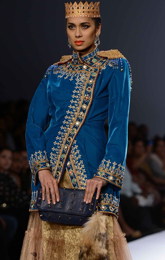 वि‍ल्‍स इंडि‍या फैशन वीक: तीसरे दिन की तस्‍वीरें...| मॉडलों के जलवे