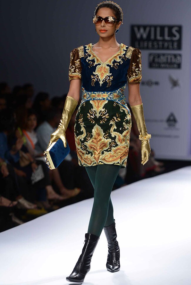 वि‍ल्‍स इंडि‍या फैशन वीक: तीसरे दिन की तस्‍वीरें...| मॉडलों के जलवे