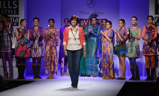 वि‍ल्‍स इंडि‍या फैशन वीक: तीसरे दिन की तस्‍वीरें...| मॉडलों के जलवे