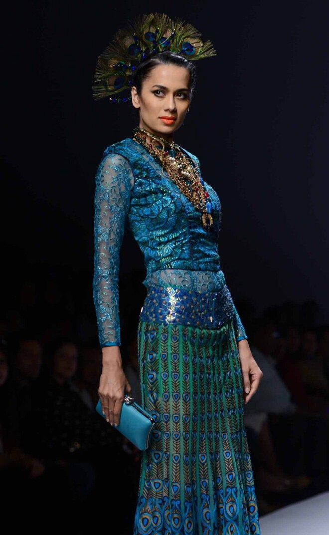 वि‍ल्‍स इंडि‍या फैशन वीक: तीसरे दिन की तस्‍वीरें...| मॉडलों के जलवे