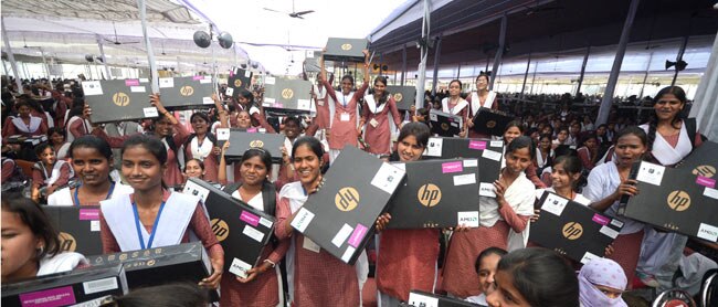 अखिलेश के फ्री लैपटॉप की खासियत | सपा का युवराज