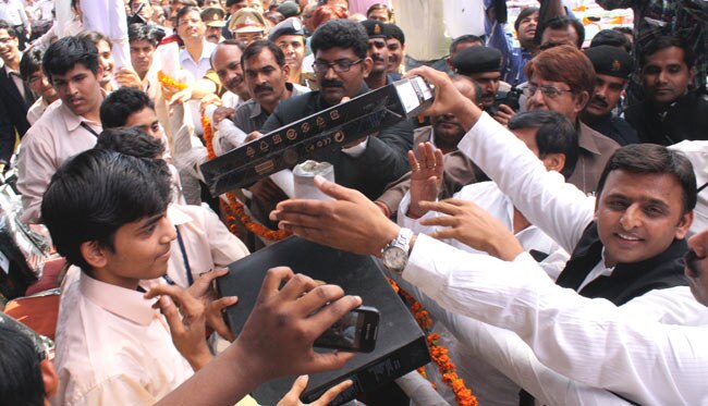 अखिलेश के फ्री लैपटॉप की खासियत | सपा का युवराज