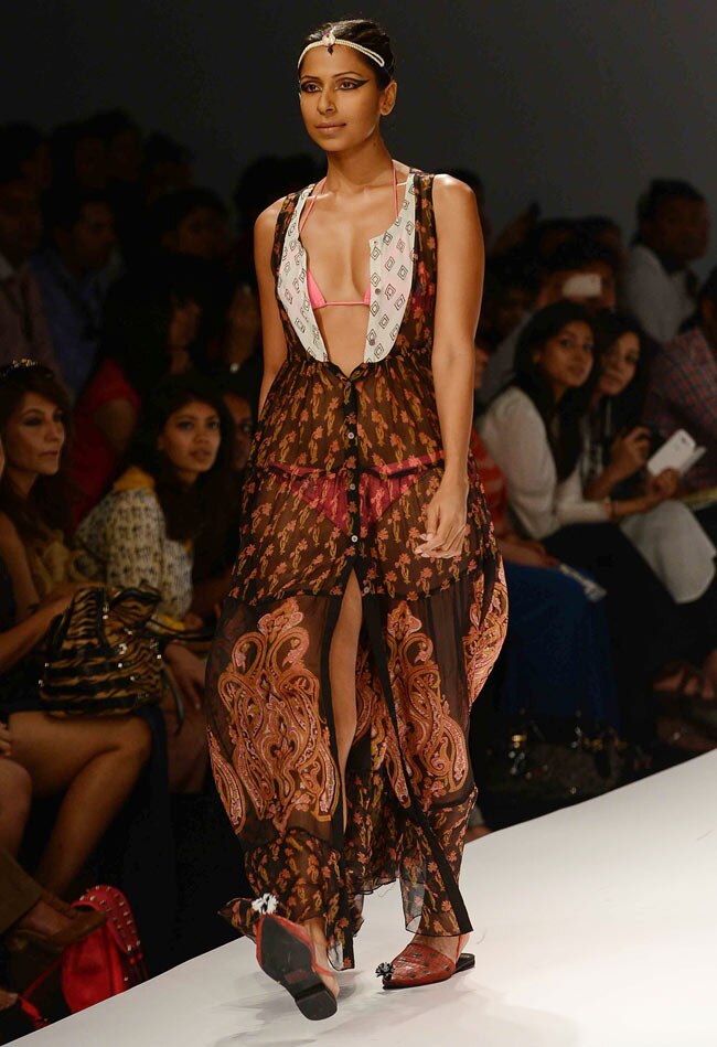 देखें विल्स फैशन वीक का पहला दिन