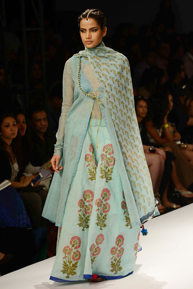 देखें विल्स फैशन वीक का पहला दिन