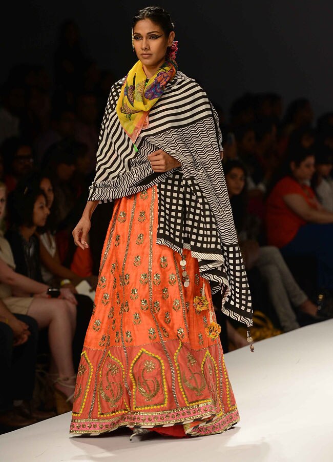 देखें विल्स फैशन वीक का पहला दिन