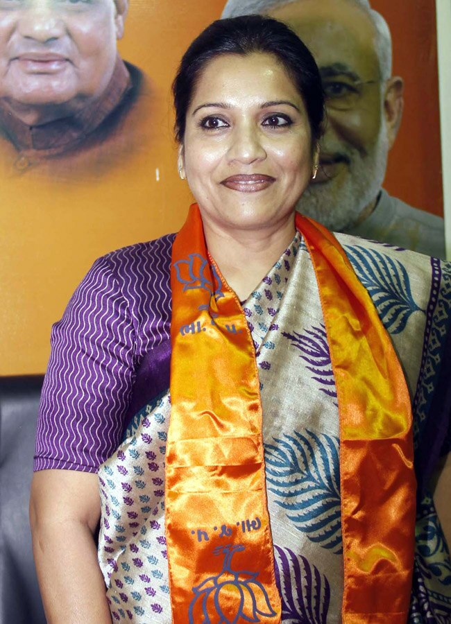 नरेंद्र मोदी की चियरगर्ल्स | मोदी का जीवन