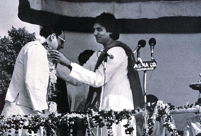 जब अमिताभ ने फेसबुक पर बांटी यादें...| अनदेखे बिग बी