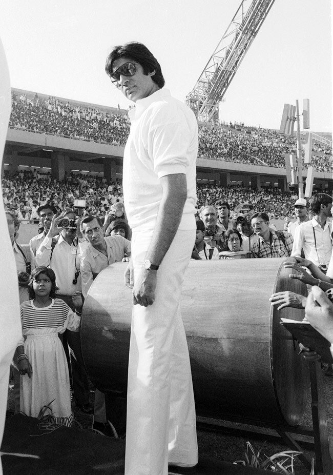 जब अमिताभ ने फेसबुक पर बांटी यादें...| अनदेखे बिग बी