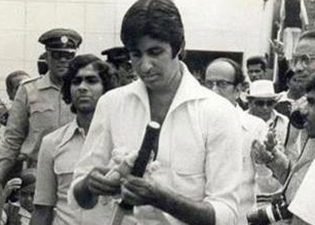 जब अमिताभ ने फेसबुक पर बांटी यादें...| अनदेखे बिग बी