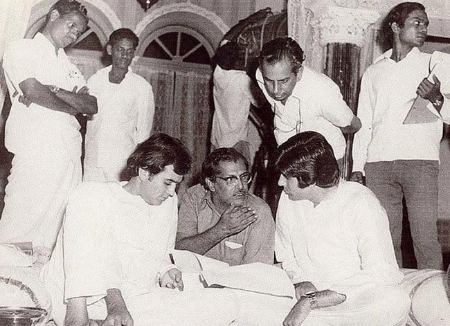 जब अमिताभ ने फेसबुक पर बांटी यादें...| अनदेखे बिग बी