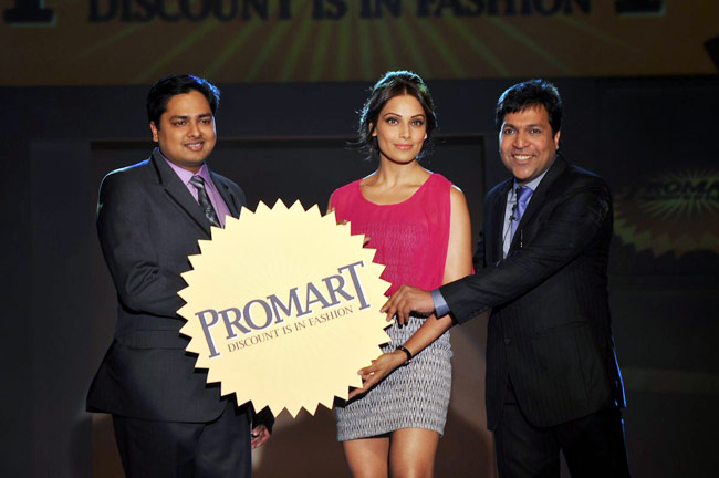 प्रोमार्ट के प्रोग्राम में बिपाशा का जलवा | कवर पर बिप्स