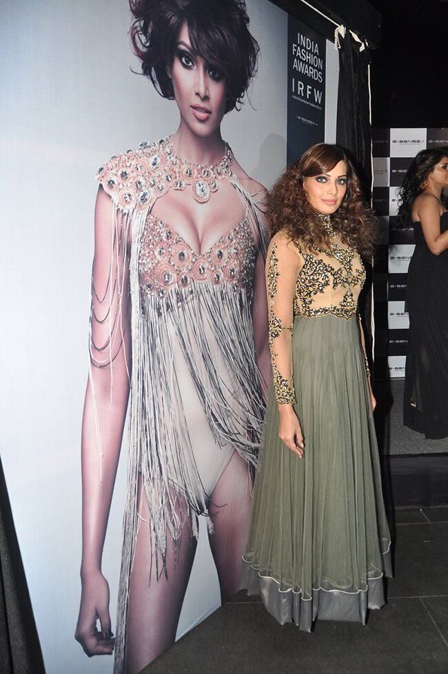 बिपाशा ने की बिकनी की तारीफ | अनदेखी बिपाशा