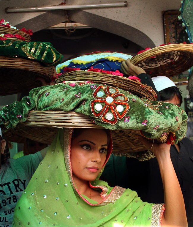 ख्‍वाजा की दरगाह पर बिपाशा ने की जियारत | बिपाशा बसु