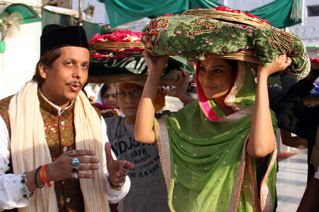 ख्‍वाजा की दरगाह पर बिपाशा ने की जियारत | बिपाशा बसु