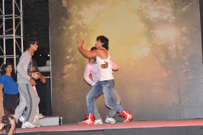 एक्‍शन स्‍टार विद्युत जमवाल Happy Birthday