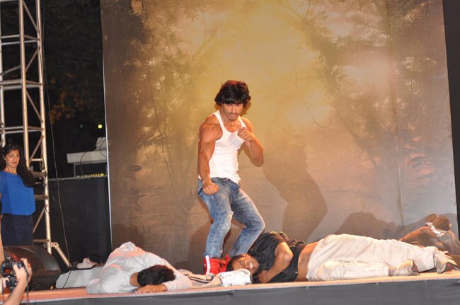 एक्‍शन स्‍टार विद्युत जमवाल Happy Birthday