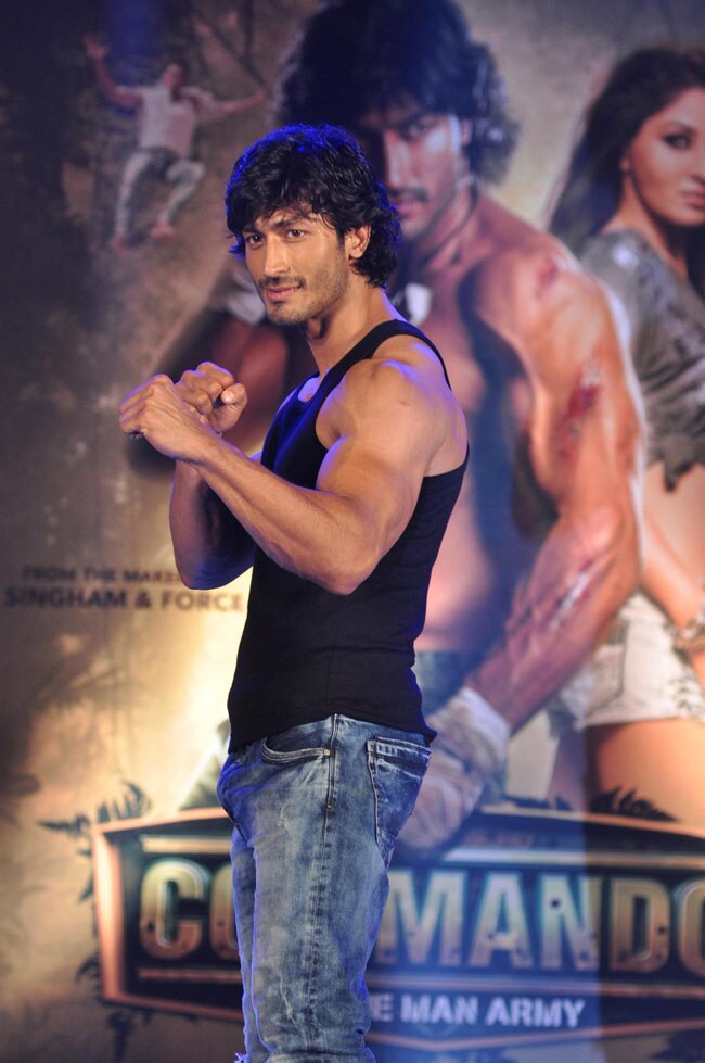 एक्‍शन स्‍टार विद्युत जमवाल Happy Birthday