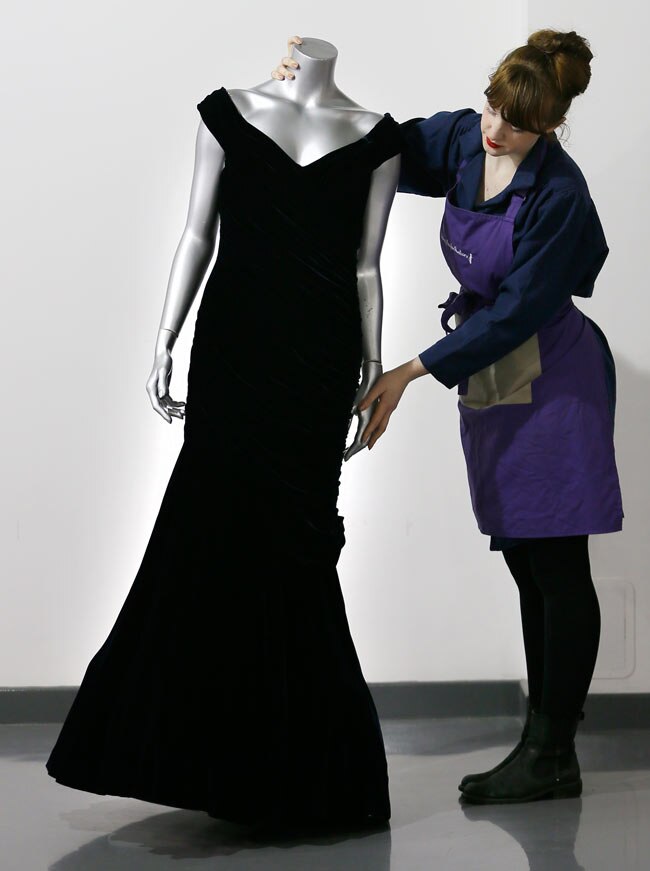 राजकुमारी डायना के खूबसूरत ड्रेस की नीलामी