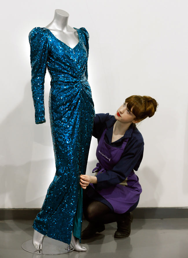 राजकुमारी डायना के खूबसूरत ड्रेस की नीलामी