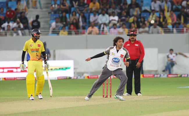 CCL: मुंबई हीरोस ने चेन्नई राइनोस को हराया | बोल्ड बालाएं