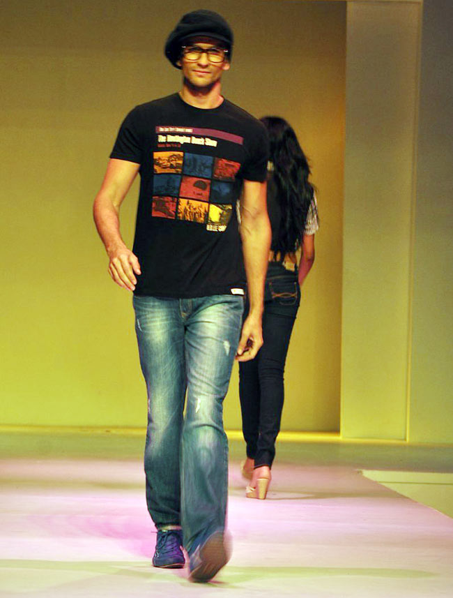 प्रोमार्ट के प्रोग्राम में बिपाशा का जलवा | कवर पर बिप्स