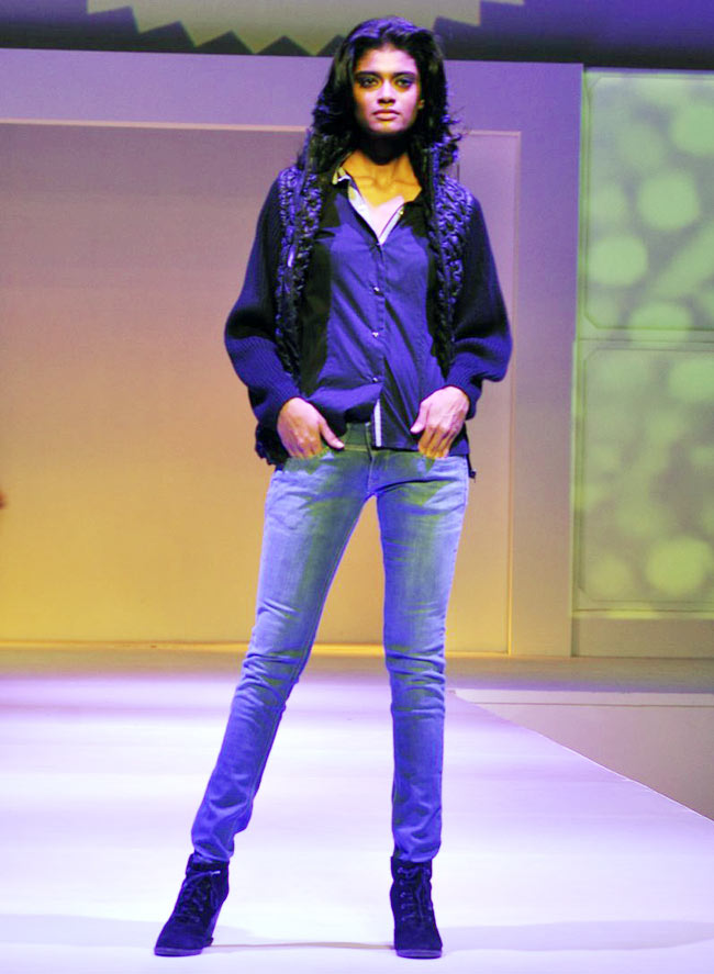 प्रोमार्ट के प्रोग्राम में बिपाशा का जलवा | कवर पर बिप्स