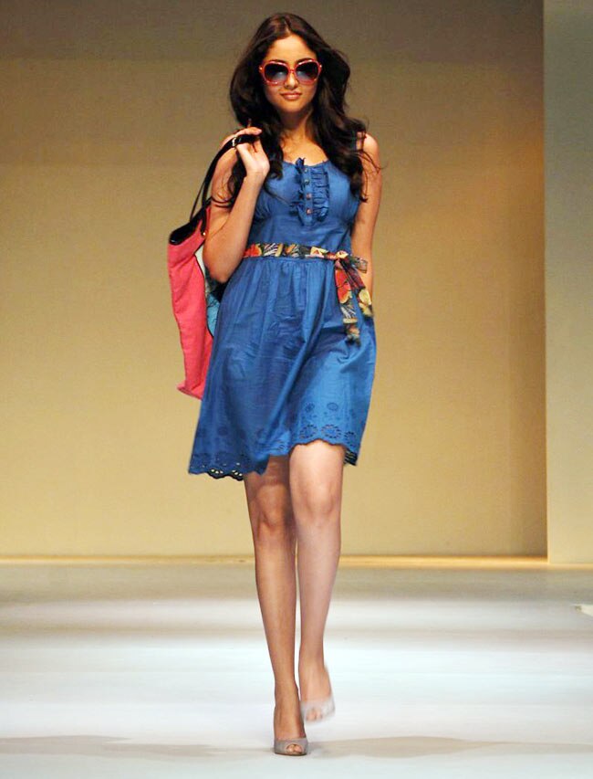 प्रोमार्ट के प्रोग्राम में बिपाशा का जलवा | कवर पर बिप्स