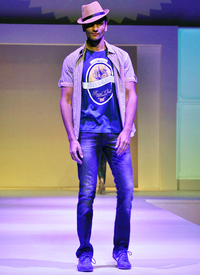 प्रोमार्ट के प्रोग्राम में बिपाशा का जलवा | कवर पर बिप्स