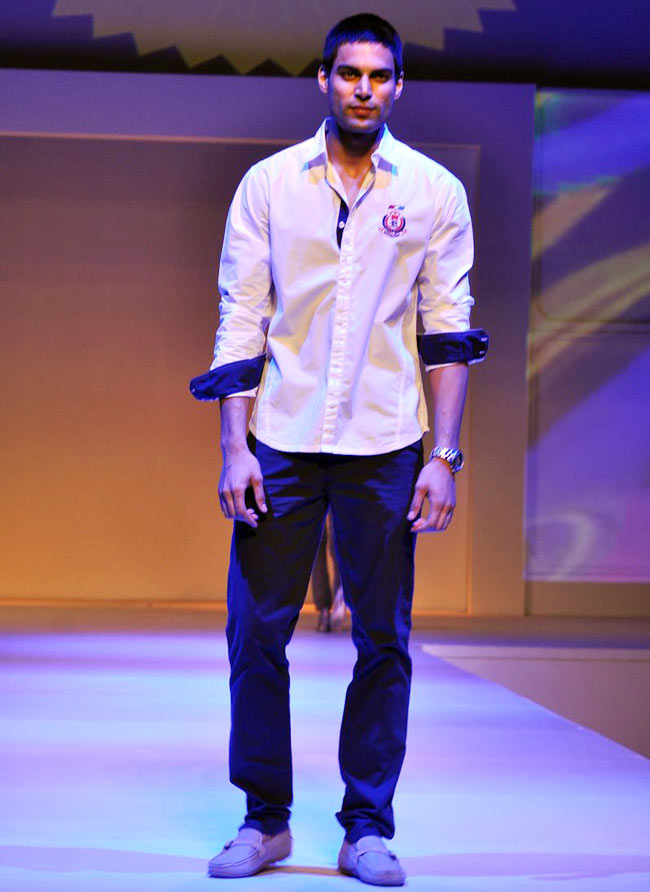 प्रोमार्ट के प्रोग्राम में बिपाशा का जलवा | कवर पर बिप्स