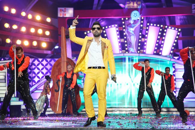 पीटीसी अवार्ड्स में बॉलीवुड सितारे | बोल्‍ड बालाएं