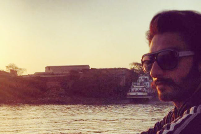 फिल्‍म 'गुंडे' के सेट पर सितारों की मस्‍ती....| अनदेखी प्रियंका