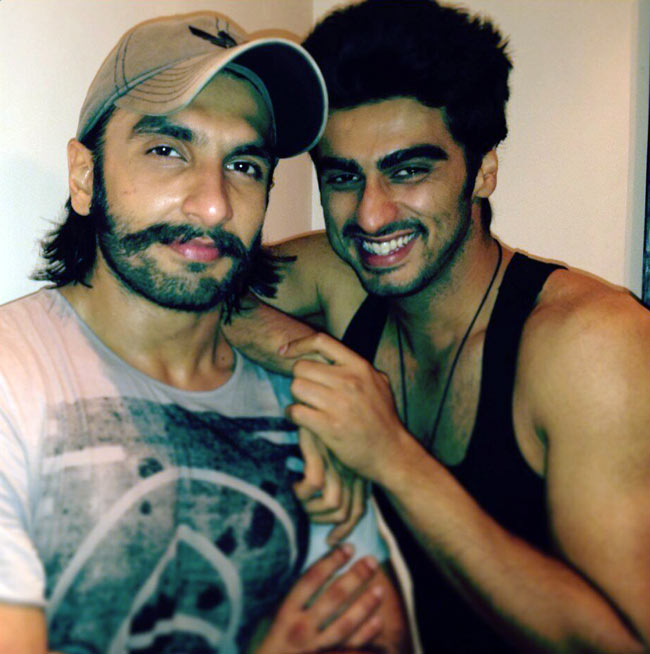 फिल्‍म 'गुंडे' के सेट पर सितारों की मस्‍ती....| अनदेखी प्रियंका