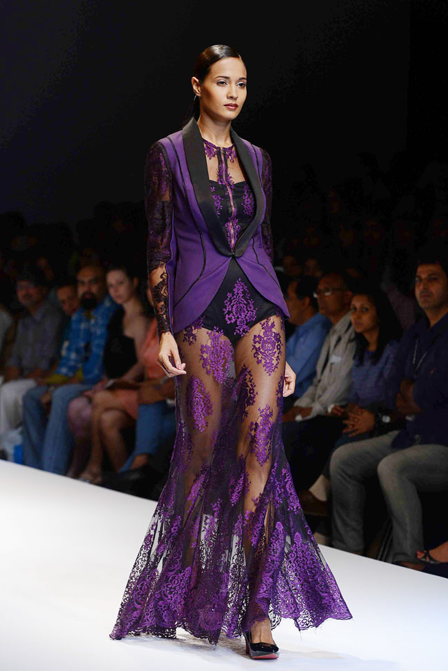 वि‍ल्‍स इंडि‍या फैशन वीक: दूसरे दिन के जलवे...