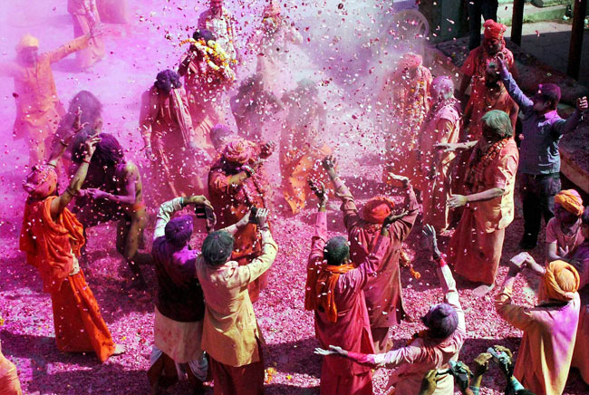 होली में रंगों से सराबोर हुआ हिंदुस्‍तान | पूनम की होली