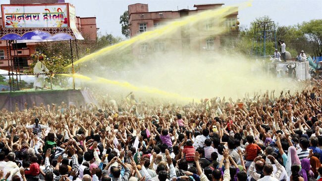 होली में रंगों से सराबोर हुआ हिंदुस्‍तान | पूनम की होली