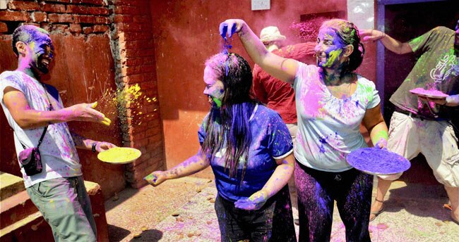 होली में रंगों से सराबोर हुआ हिंदुस्‍तान | पूनम की होली