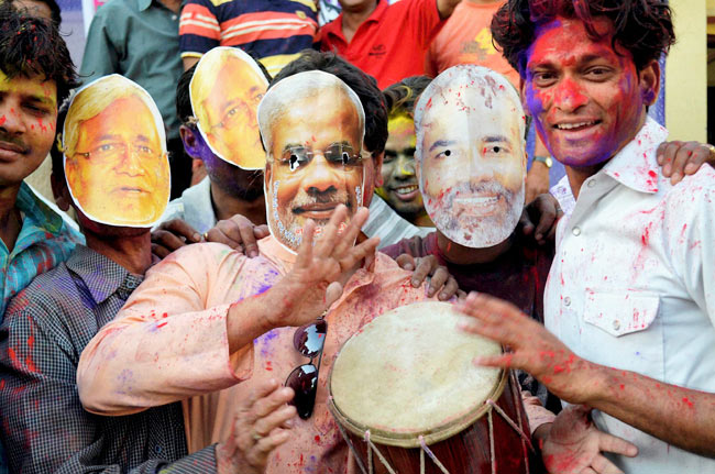 होली में रंगों से सराबोर हुआ हिंदुस्‍तान | पूनम की होली