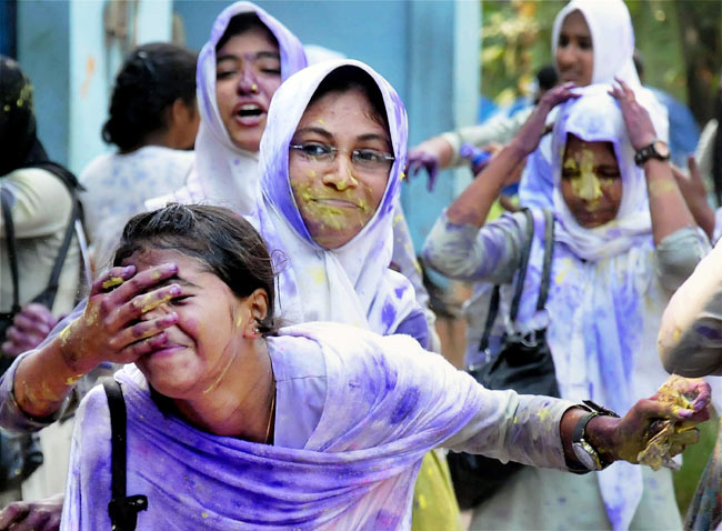 होली में रंगों से सराबोर हुआ हिंदुस्‍तान | पूनम की होली