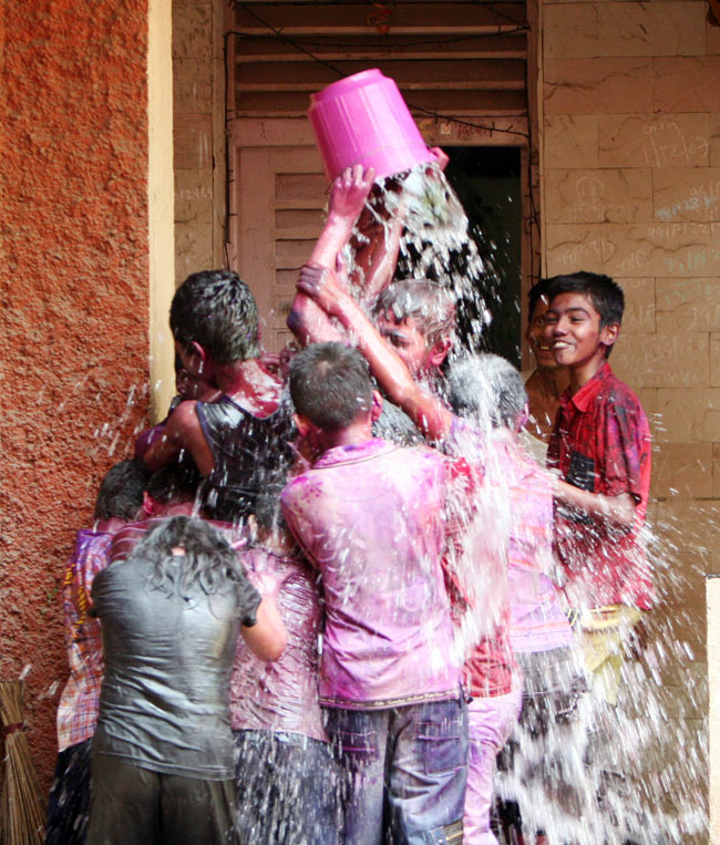 होली में रंगों से सराबोर हुआ हिंदुस्‍तान | पूनम की होली