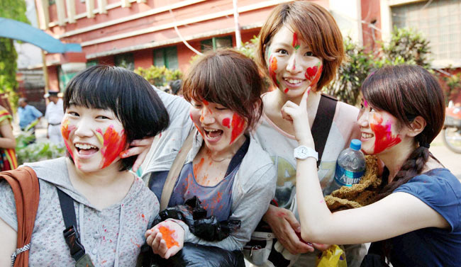 होली में रंगों से सराबोर हुआ हिंदुस्‍तान | पूनम की होली