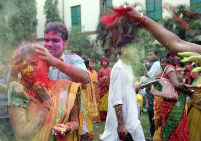 होली में रंगों से सराबोर हुआ हिंदुस्‍तान | पूनम की होली